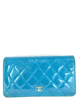 CHANEL CC QUILTED PATENT FOLD WALLET