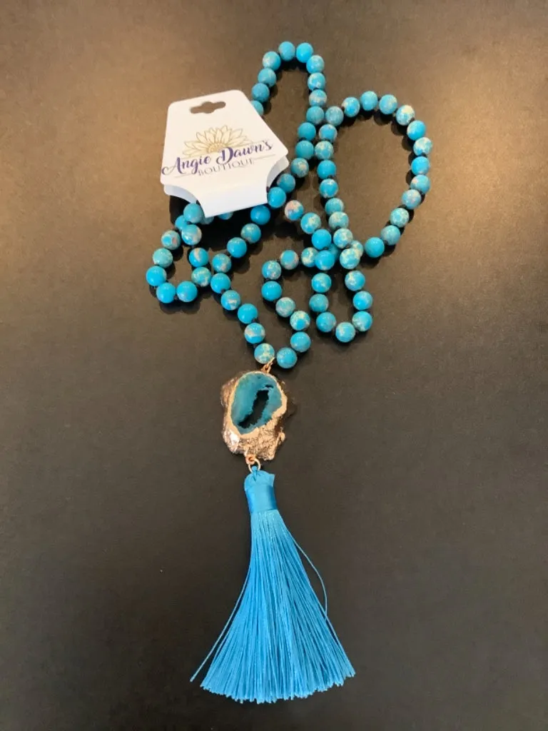 Glossy-coated  Beaded necklace with Geode Stone and Tassel