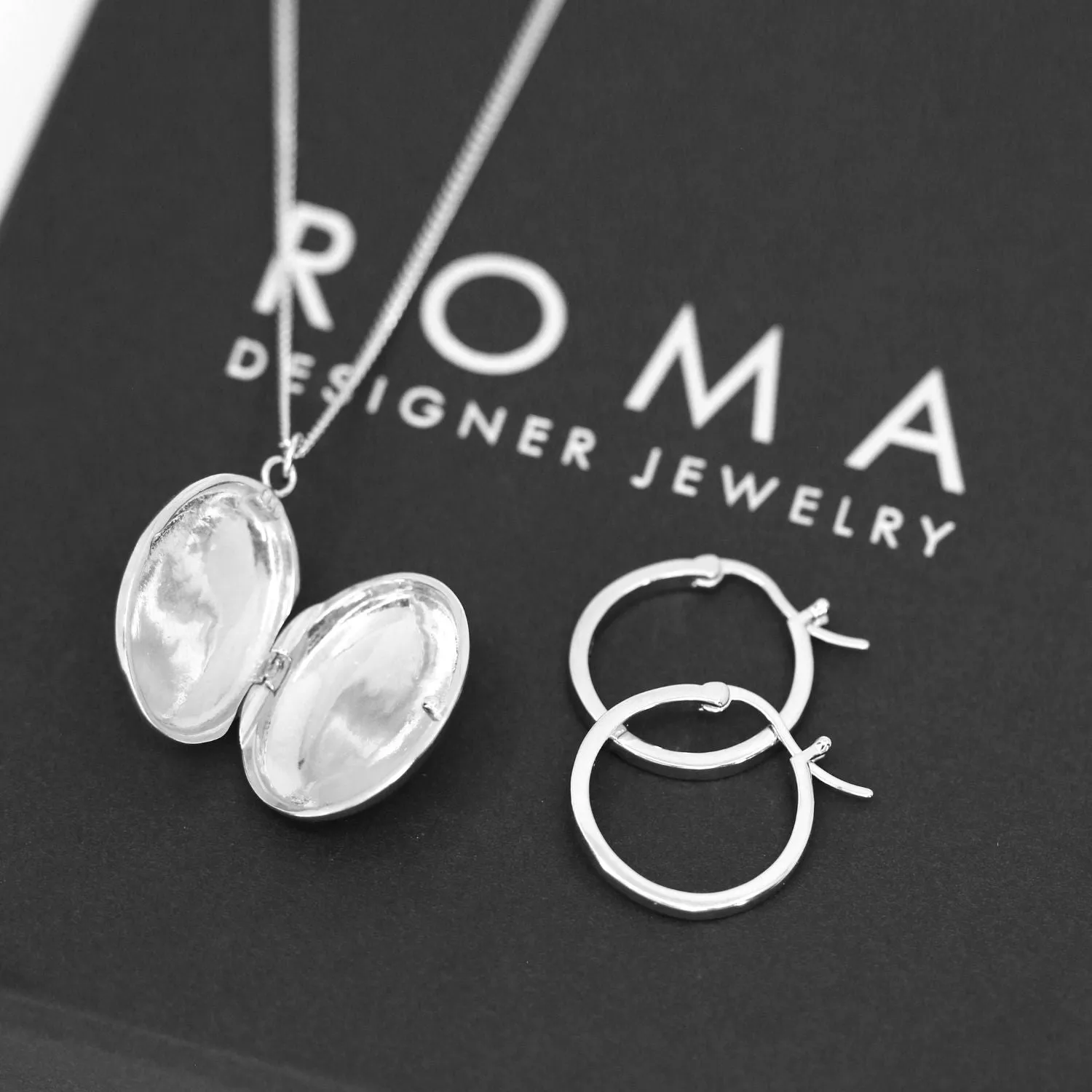 Roma Oval Locket Necklace (Silver)